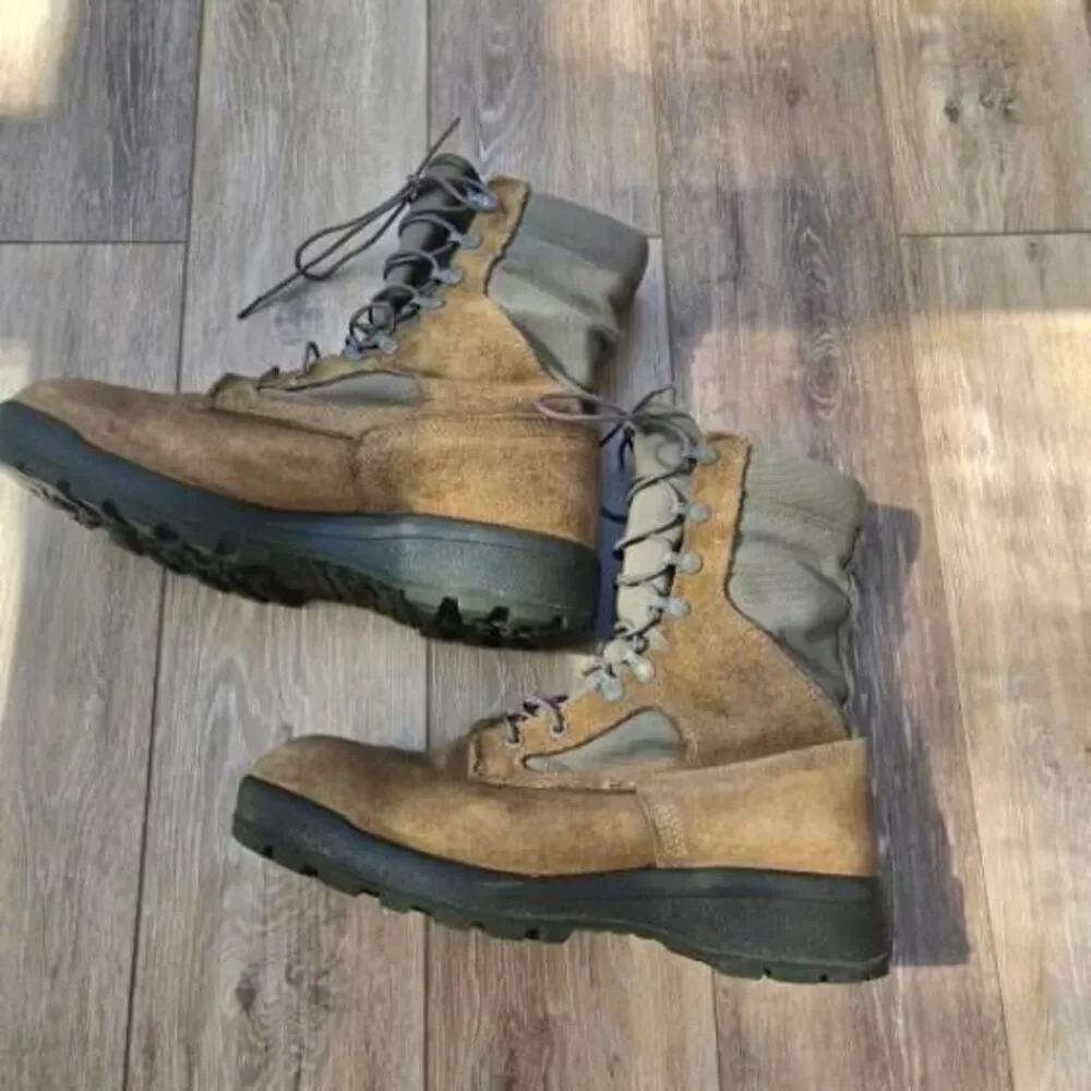 Belleville army combat boots Men's size 11 tan green made in USA Fly safe